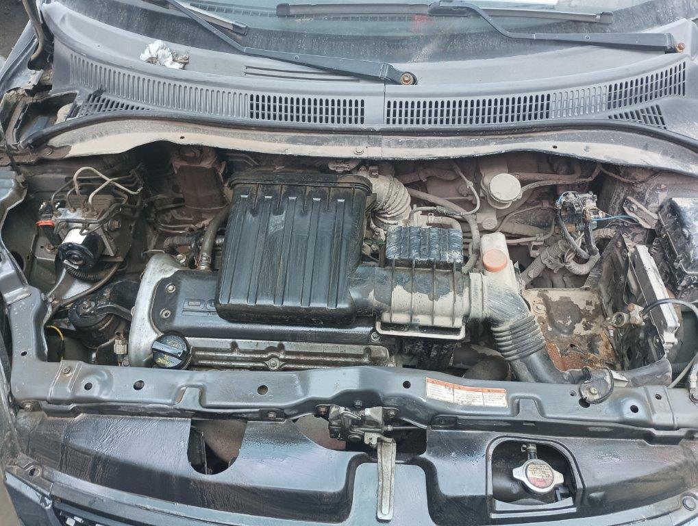  Suzuki SWIFT 2006    EN DESARME